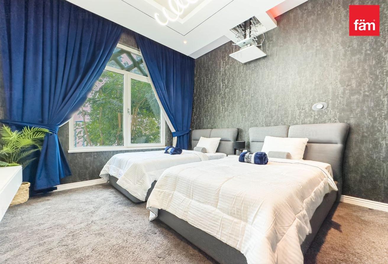Fully Upgraded & Luxury Furnished Smart Home photo 26