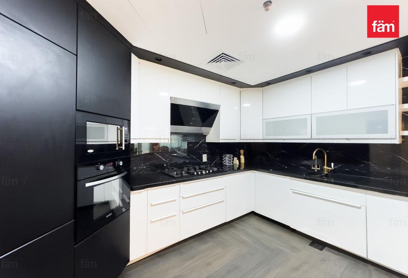 Fully Upgraded & Luxury Furnished Smart Home photo 9