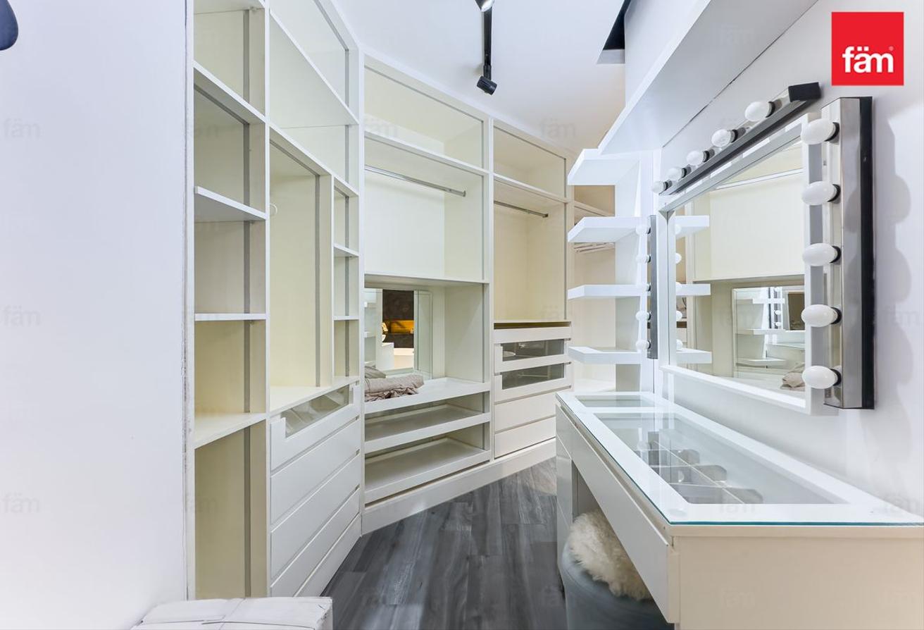 Fully Upgraded & Luxury Furnished Smart Home photo 15