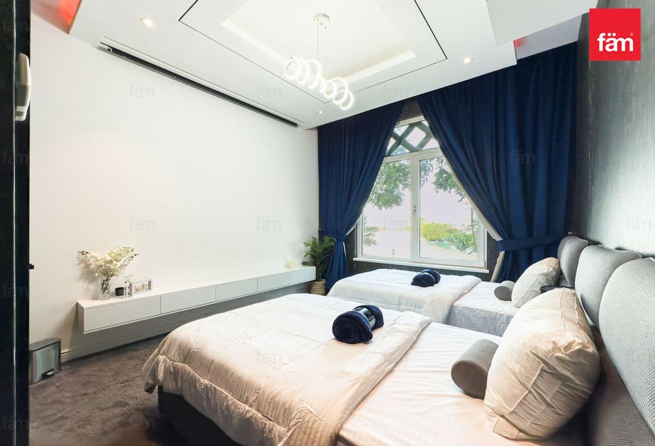 Fully Upgraded & Luxury Furnished Smart Home photo 25