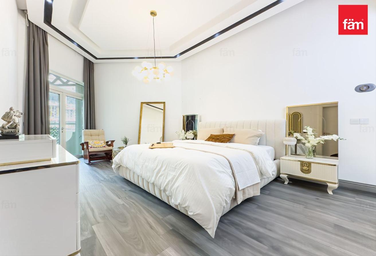 Fully Upgraded & Luxury Furnished Smart Home photo 10
