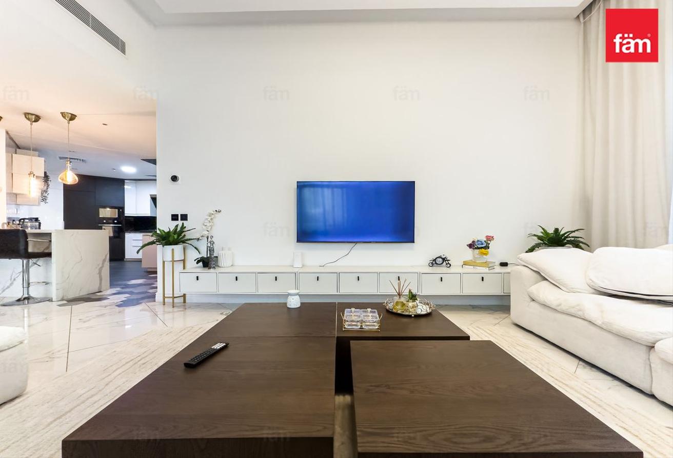 Fully Upgraded & Luxury Furnished Smart Home photo 5