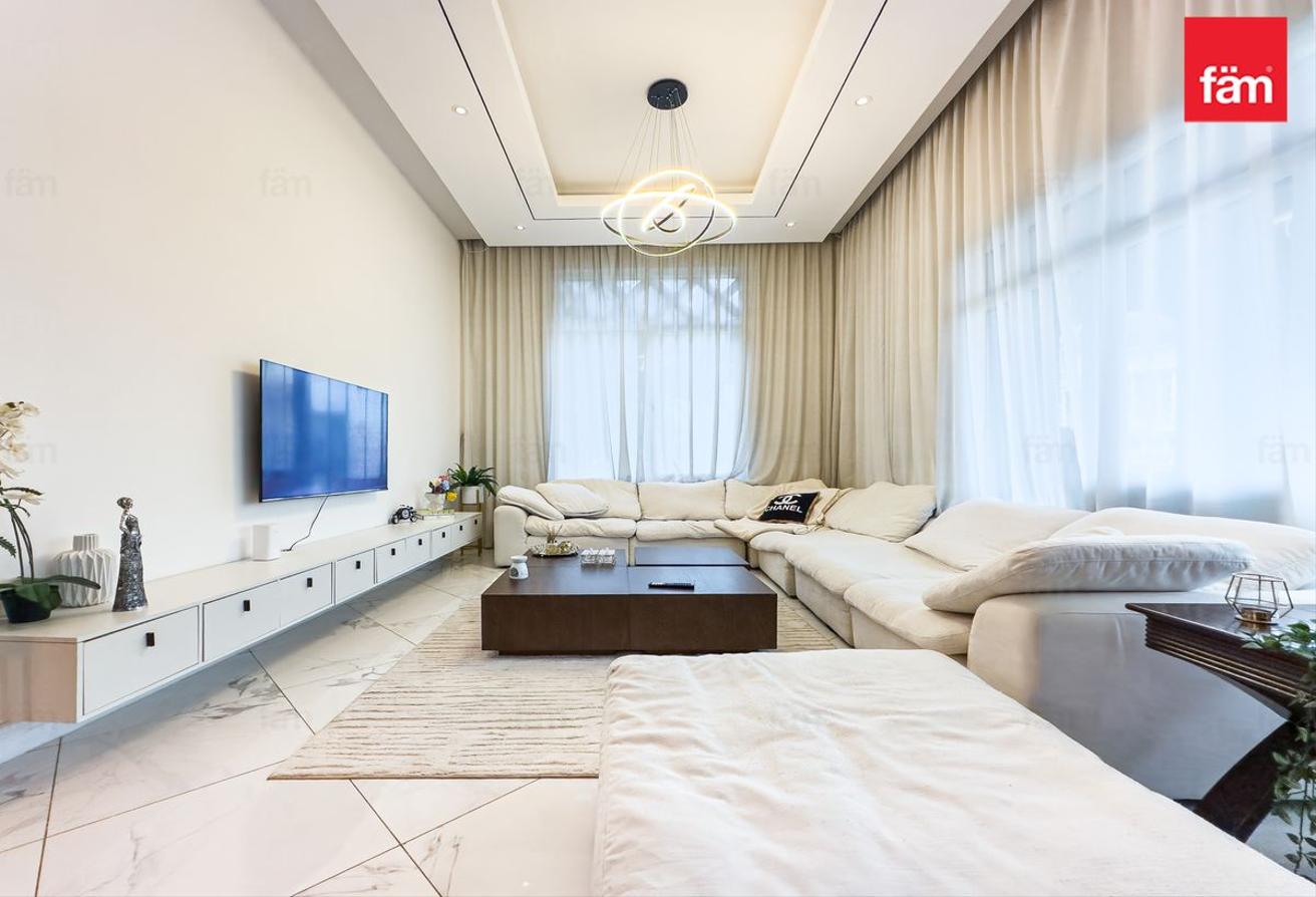Fully Upgraded & Luxury Furnished Smart Home photo 4