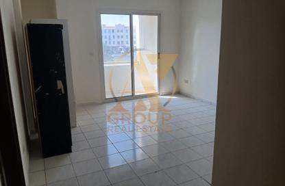 Apartment - 1 - 2 for rent in Building IC1-EMR-08 - Emirates Cluster - International City - Dubai