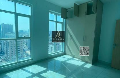 Apartment - 2 Bedrooms - 2 Bathrooms for rent in Corniche Tower - Ajman Corniche Road - Ajman