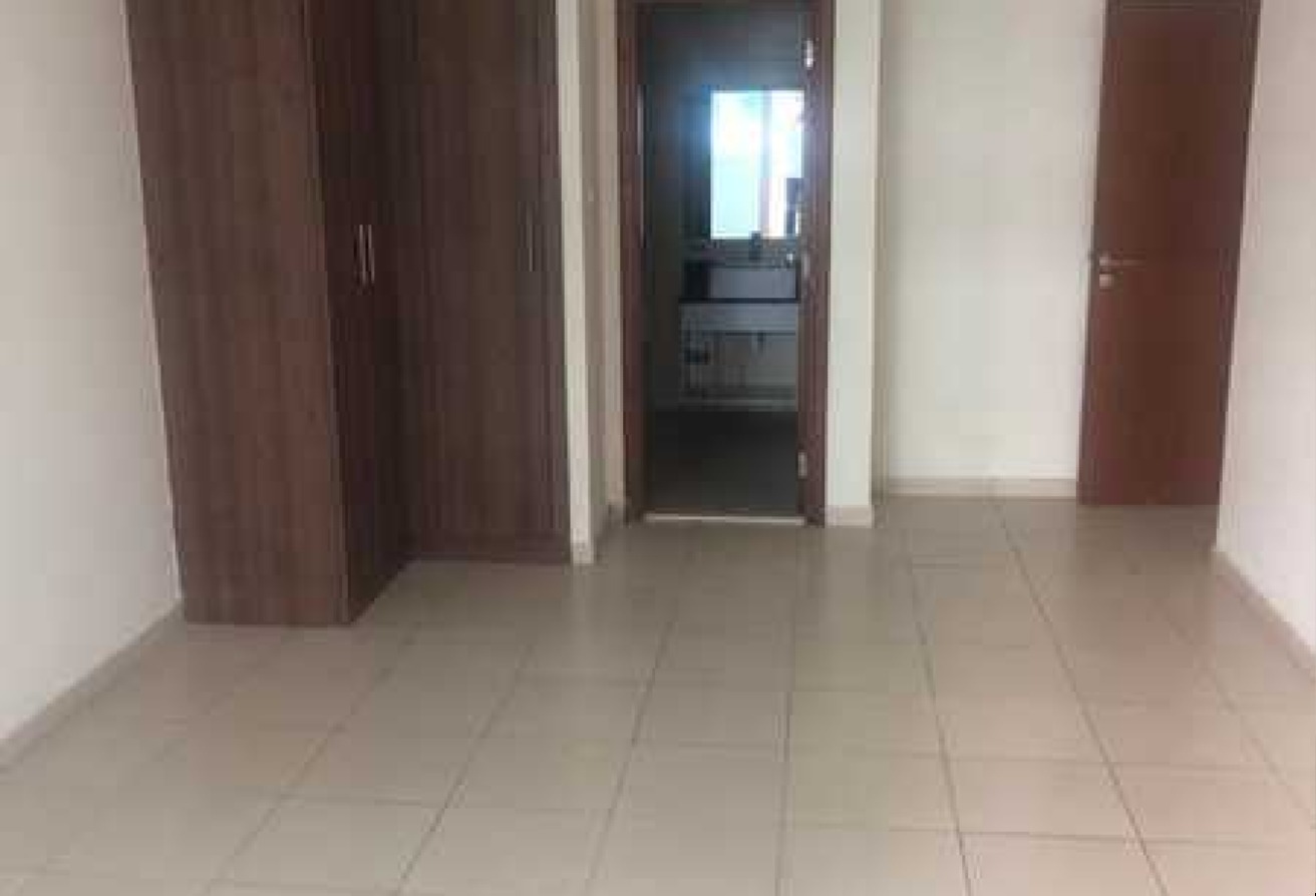 1BHK Partial Sea View | Well Maintained