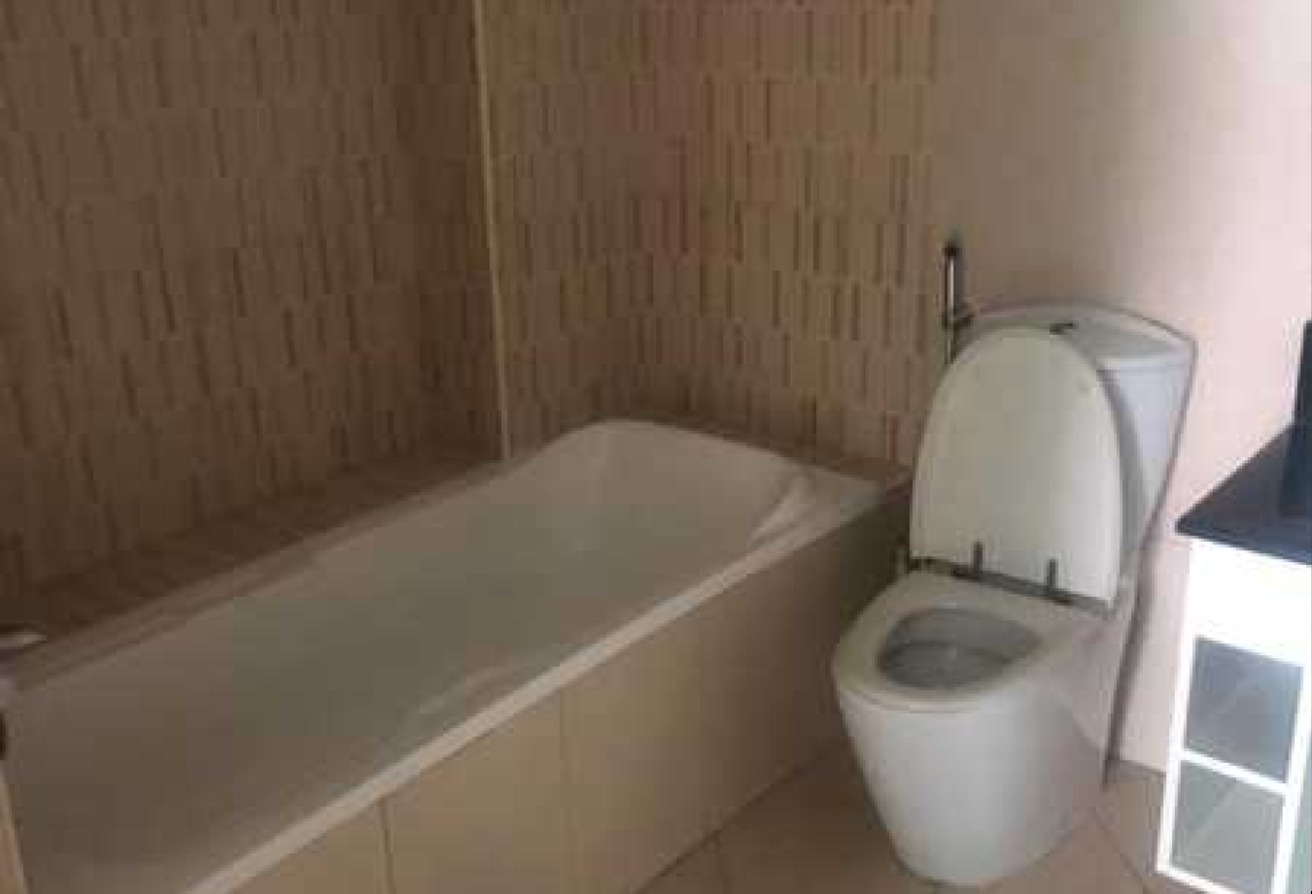 1BHK Partial Sea View | Well Maintained