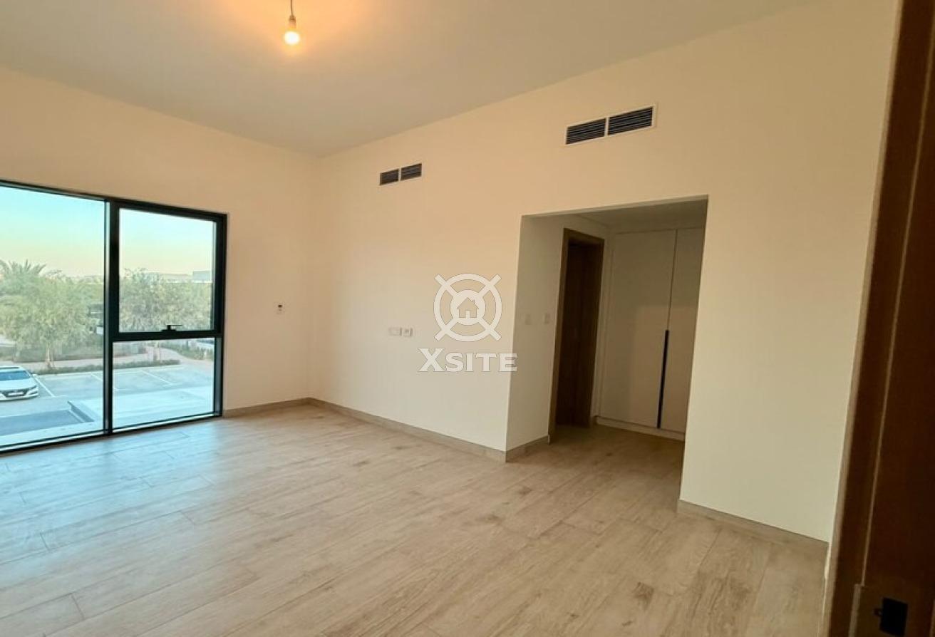 Unfurnished | Spacious Layout | Elegant 4 BR Villa photo 12