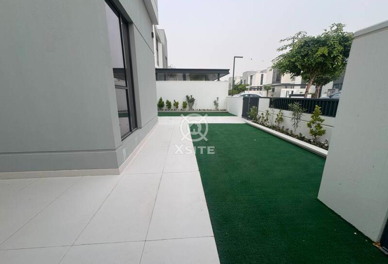 Unfurnished | Spacious Layout | Elegant 4 BR Villa photo 9