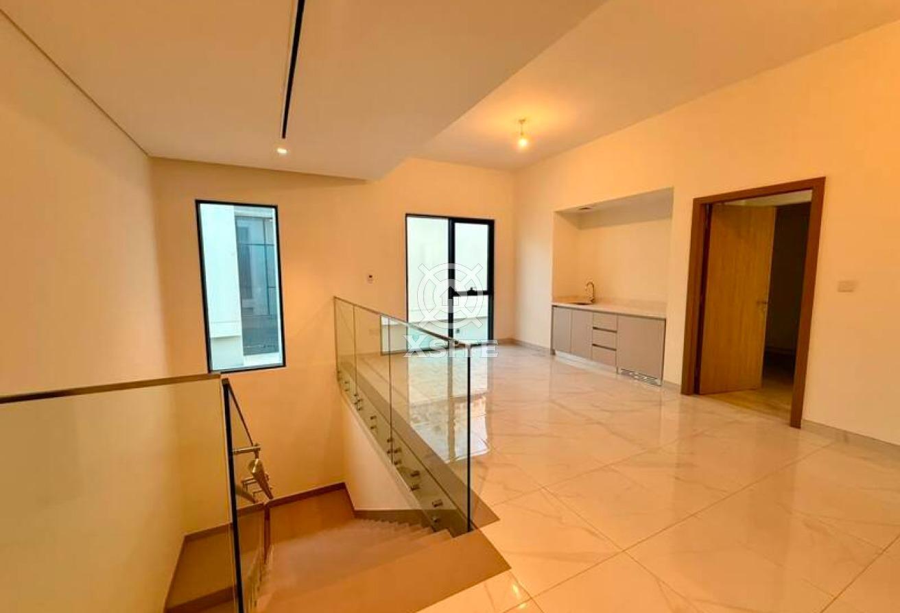 Unfurnished | Spacious Layout | Elegant 4 BR Villa photo 11