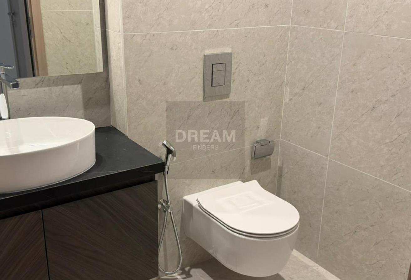 Burj Khalifa View | Mid Floor | Spacious 1BR photo 8