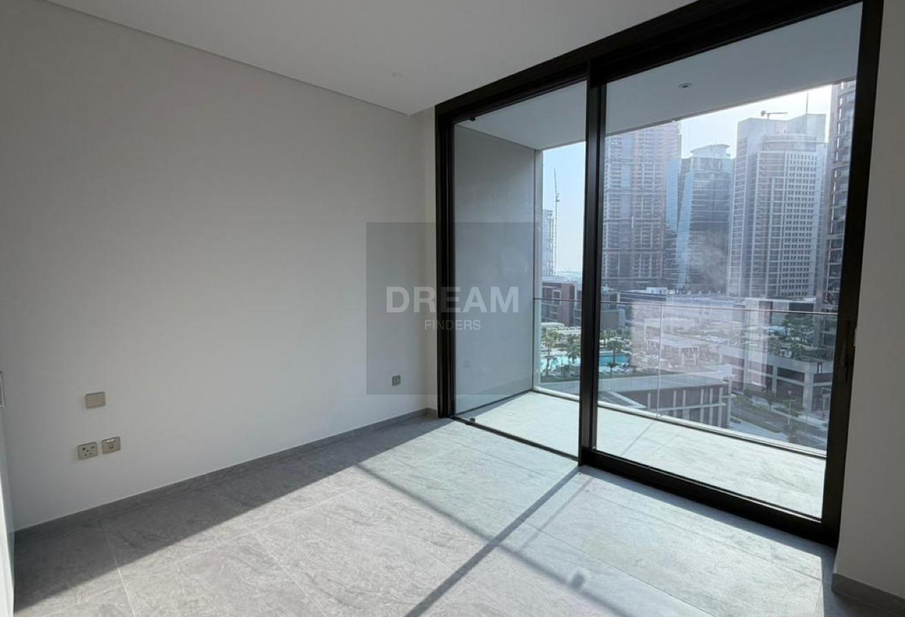 Burj Khalifa View | Mid Floor | Spacious 1BR photo 5