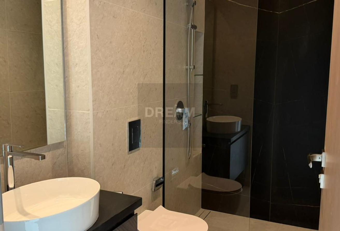 Burj Khalifa View | Mid Floor | Spacious 1BR photo 9