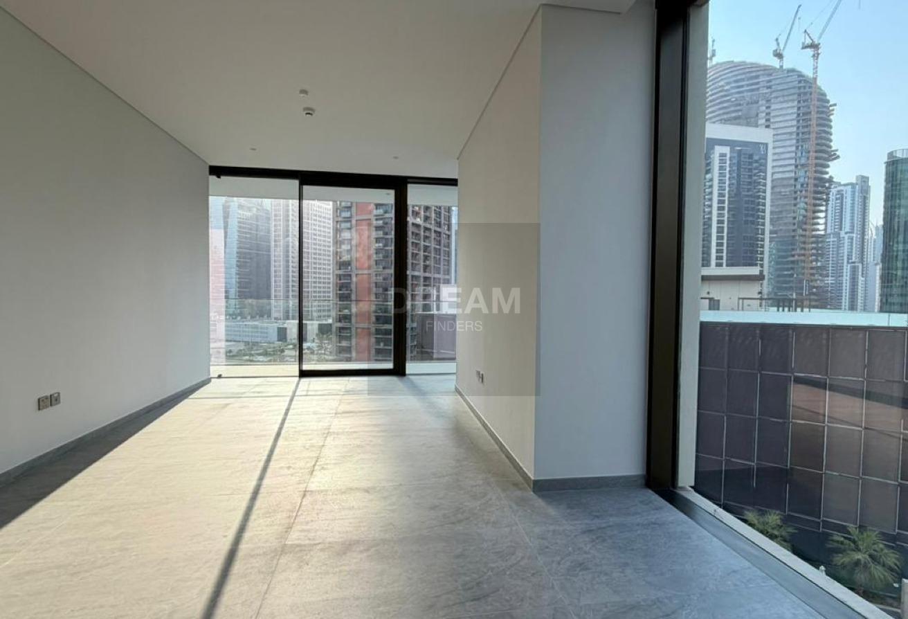 Burj Khalifa View | Mid Floor | Spacious 1BR photo 4