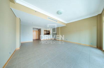 Apartment - 1 Bedroom - 2 Bathrooms for rent in Al Tamr - Shoreline Apartments - Palm Jumeirah - Dubai