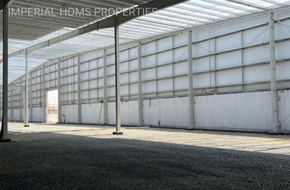 Warehouse - Studio - 4 Bathrooms for rent in Umm Al Thuoob - Umm Al Quwain