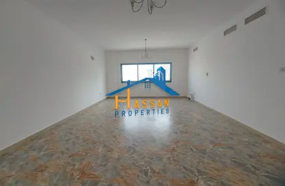Apartment - 2 Bedrooms - 2 Bathrooms for rent in Safia Tower - Al Majaz 3 - Al Majaz - Sharjah