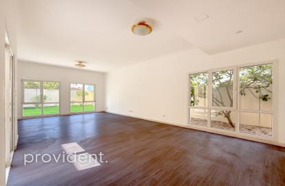 Villa - 4 - 5 for rent in Meadows 2 - Meadows - Dubai