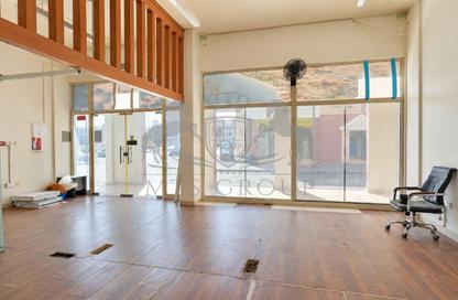 Shop - Studio for rent in Building Y15 - England Cluster - International City - Dubai