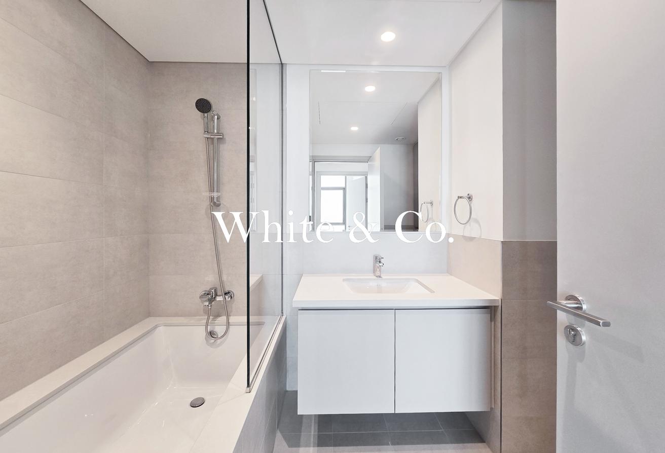 High Floor | Ready To Move |Luxury Living photo 7
