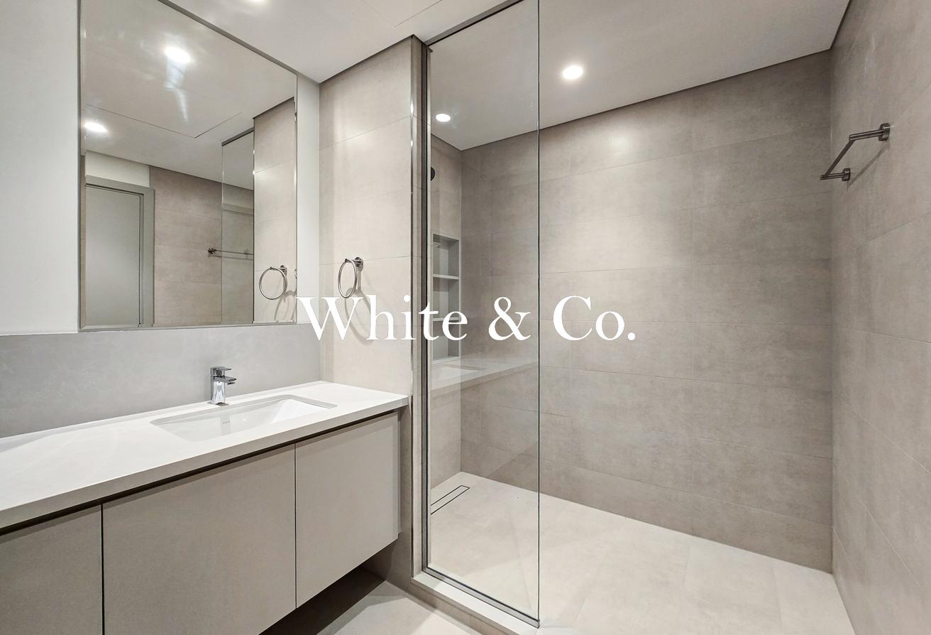 High Floor | Ready To Move |Luxury Living photo 11
