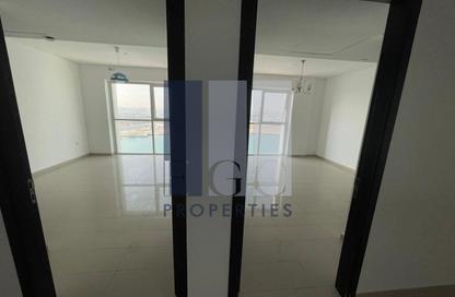 Apartment - 3 Bedrooms - 3 Bathrooms for rent in RAK Tower - Marina Square - Al Reem Island - Abu Dhabi