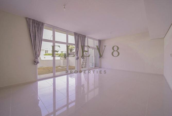 Single Row 5BR+Maid | Middle Unit | Vacant