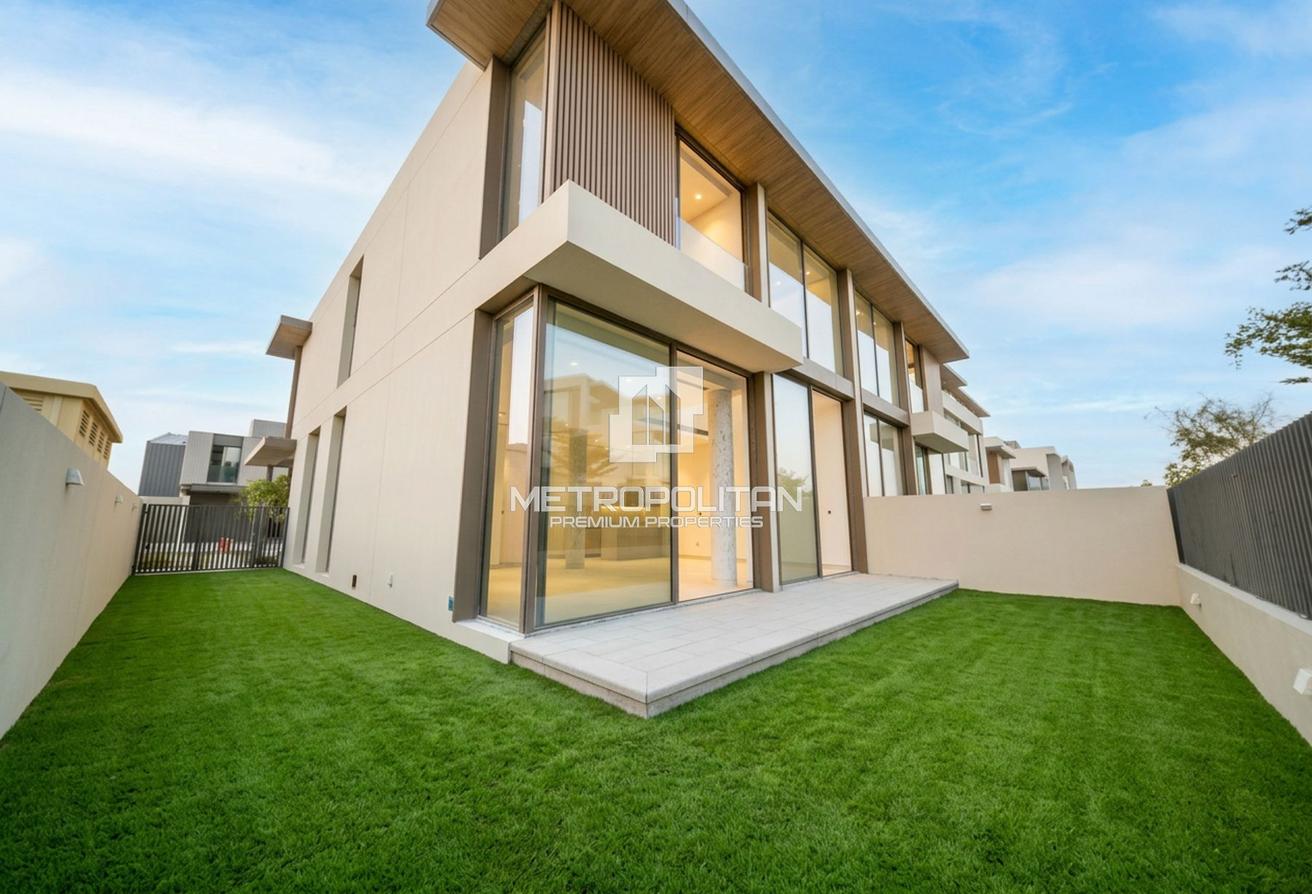 Corner | Open Park View | SD G+1 | Near Amenities photo 2