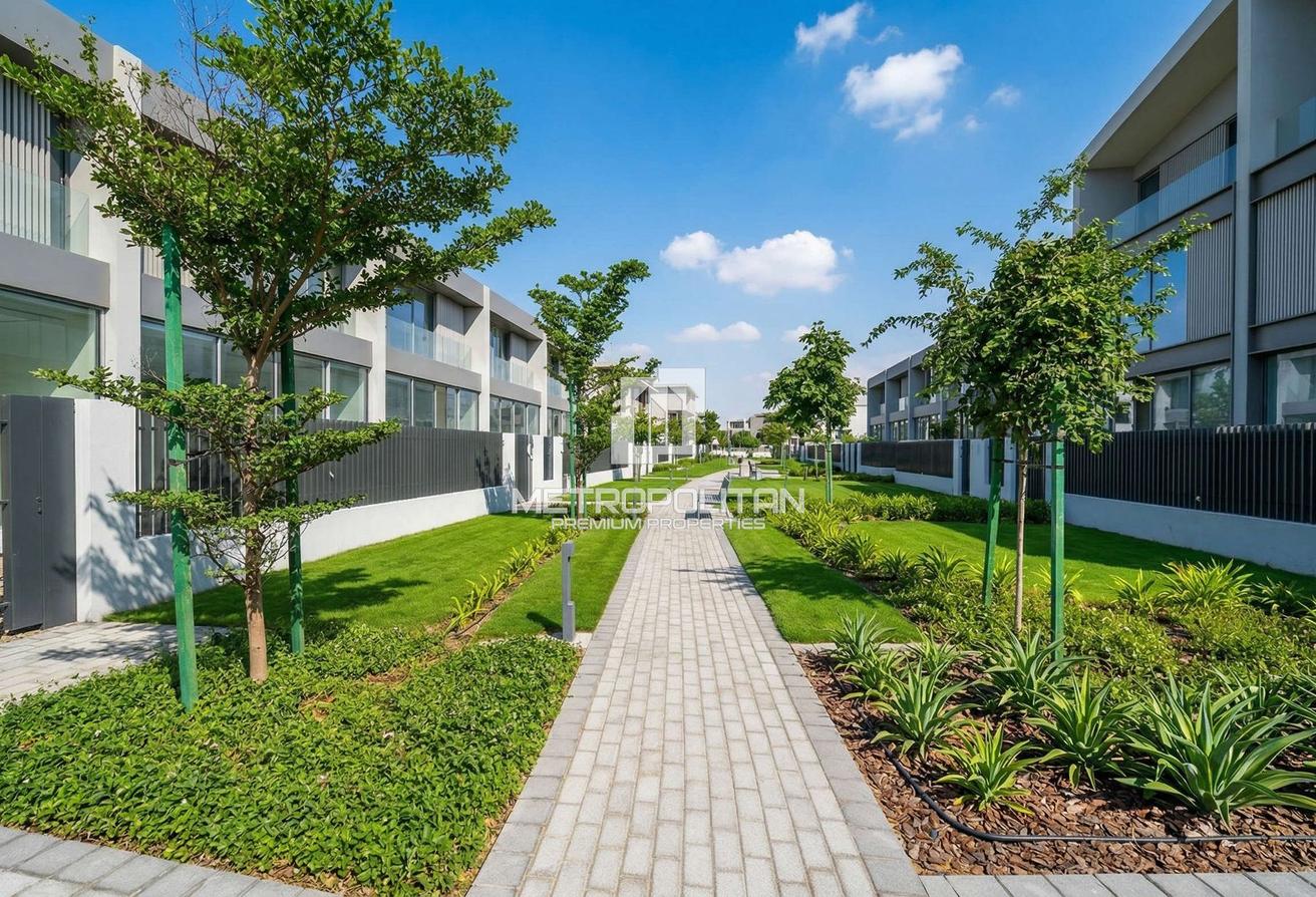 Corner | Open Park View | SD G+1 | Near Amenities photo 16