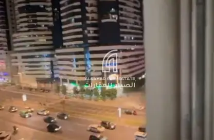 شقة - 2 غرف نوم - 2 حمامات للايجار في برج منازل 5 - شارع التعاون - التعاون - الشارقة