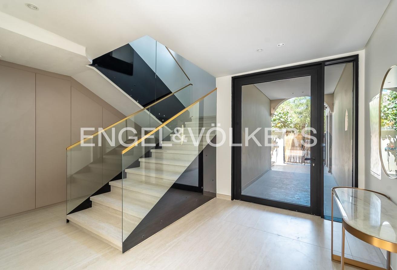 Fully Upgraded | Extended | Turnkey | Vacant Now photo 11