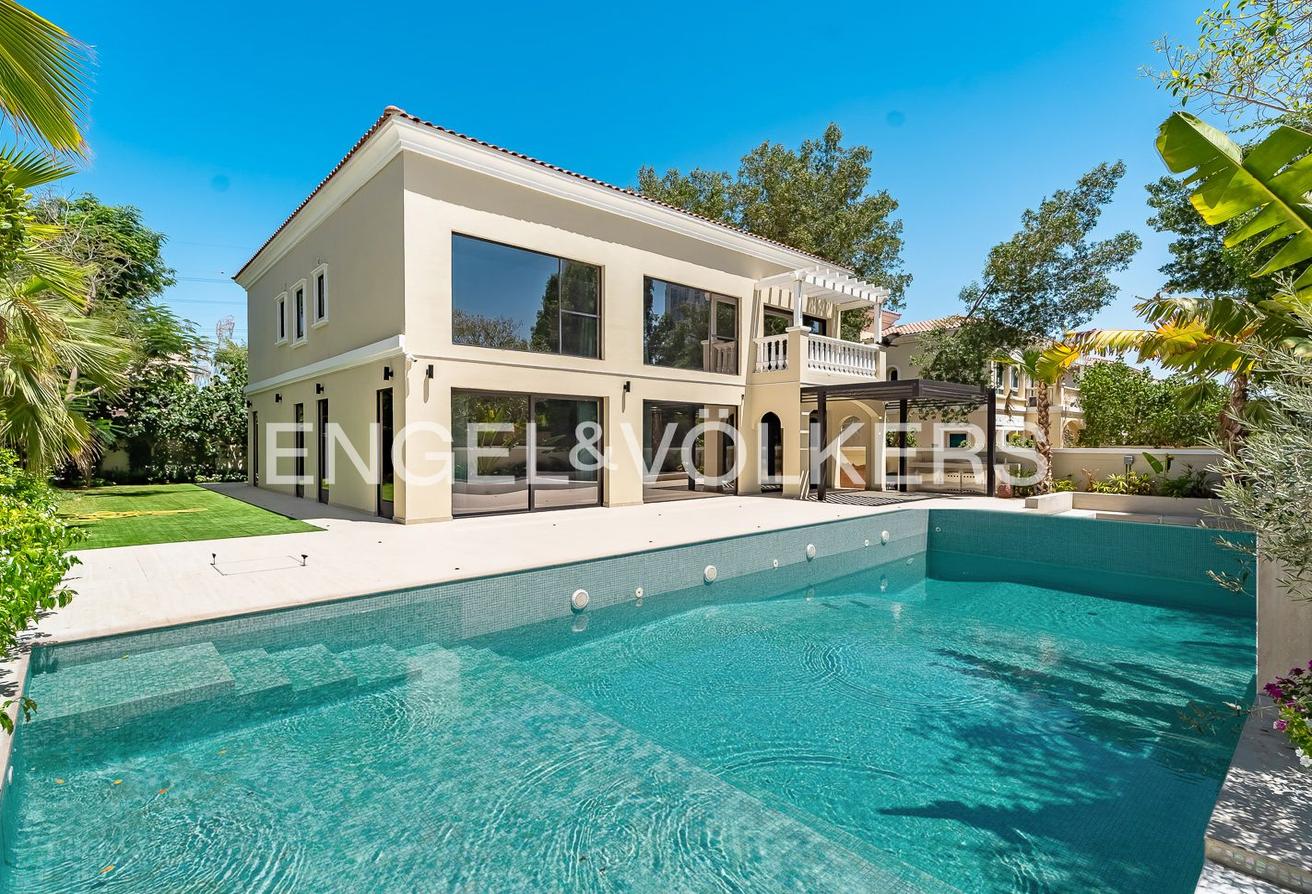 Fully Upgraded | Extended | Turnkey | Vacant Now photo 25