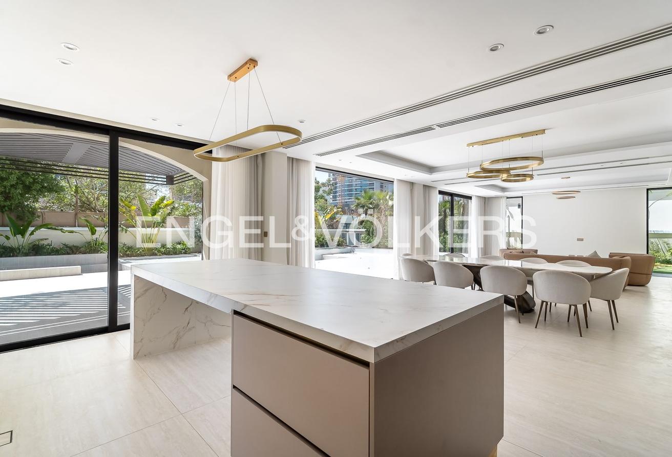 Fully Upgraded | Extended | Turnkey | Vacant Now photo 7