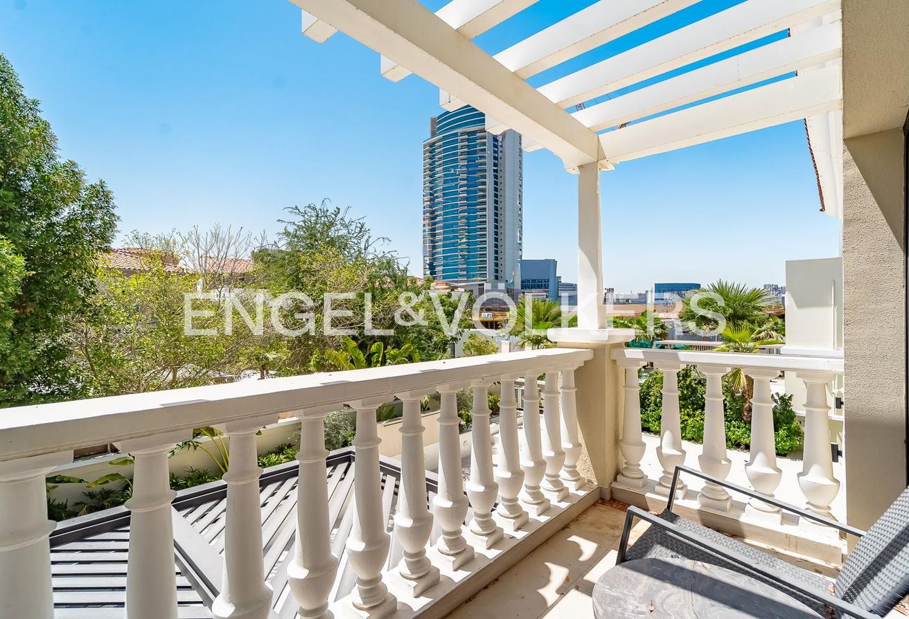 Fully Upgraded | Extended | Turnkey | Vacant Now photo 20