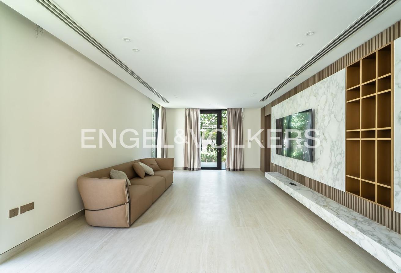 Fully Upgraded | Extended | Turnkey | Vacant Now photo 9