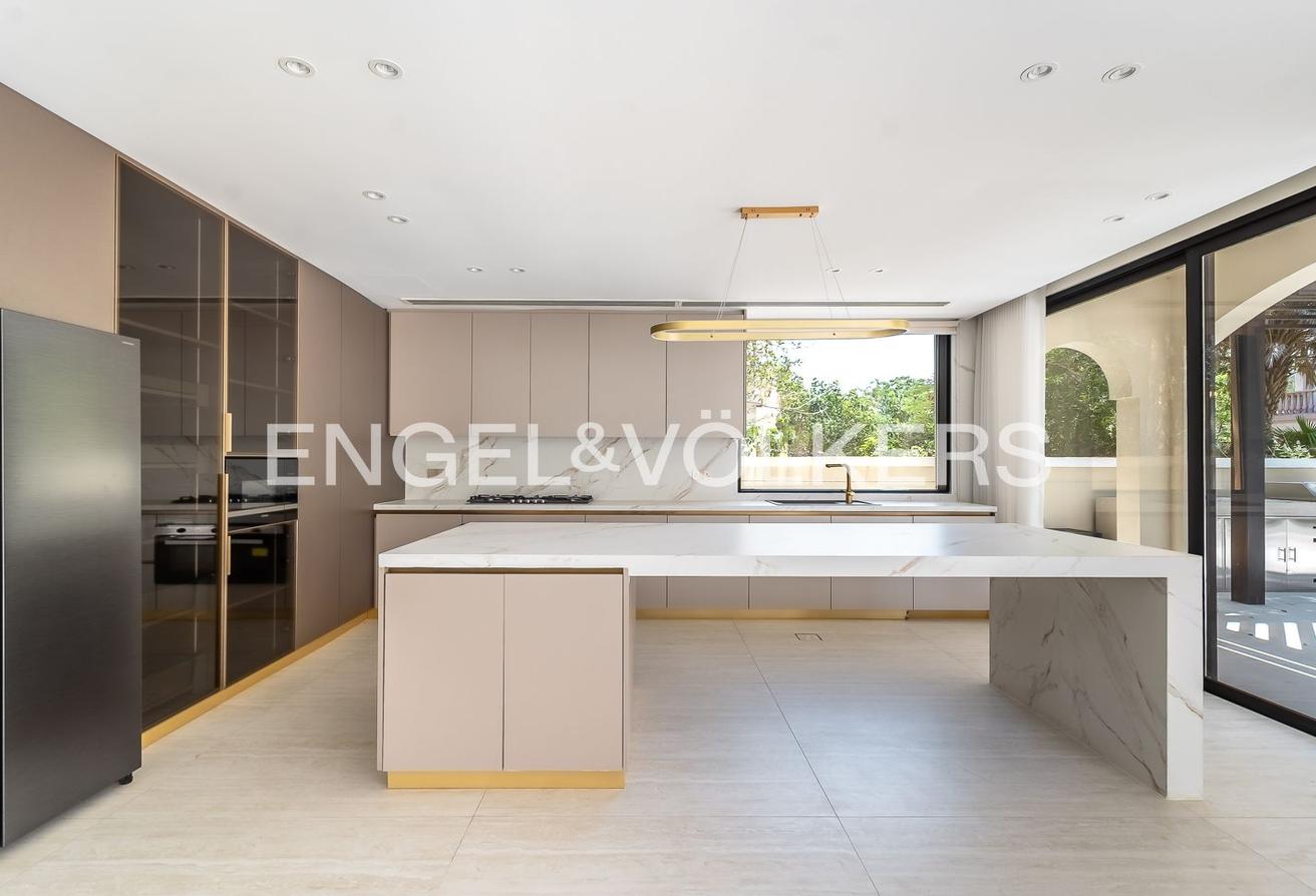 Fully Upgraded | Extended | Turnkey | Vacant Now photo 5
