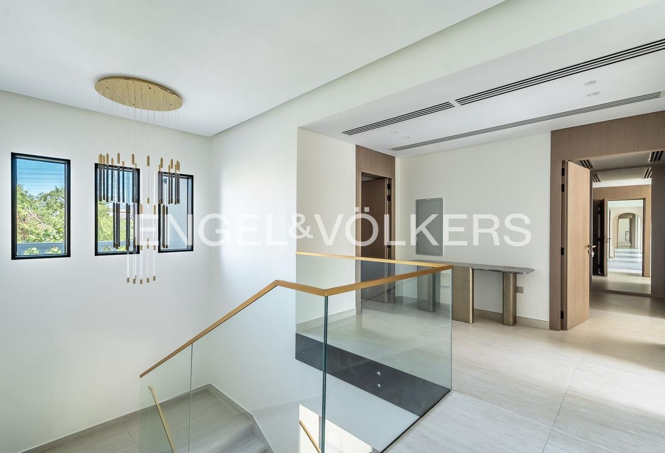 Fully Upgraded | Extended | Turnkey | Vacant Now photo 12