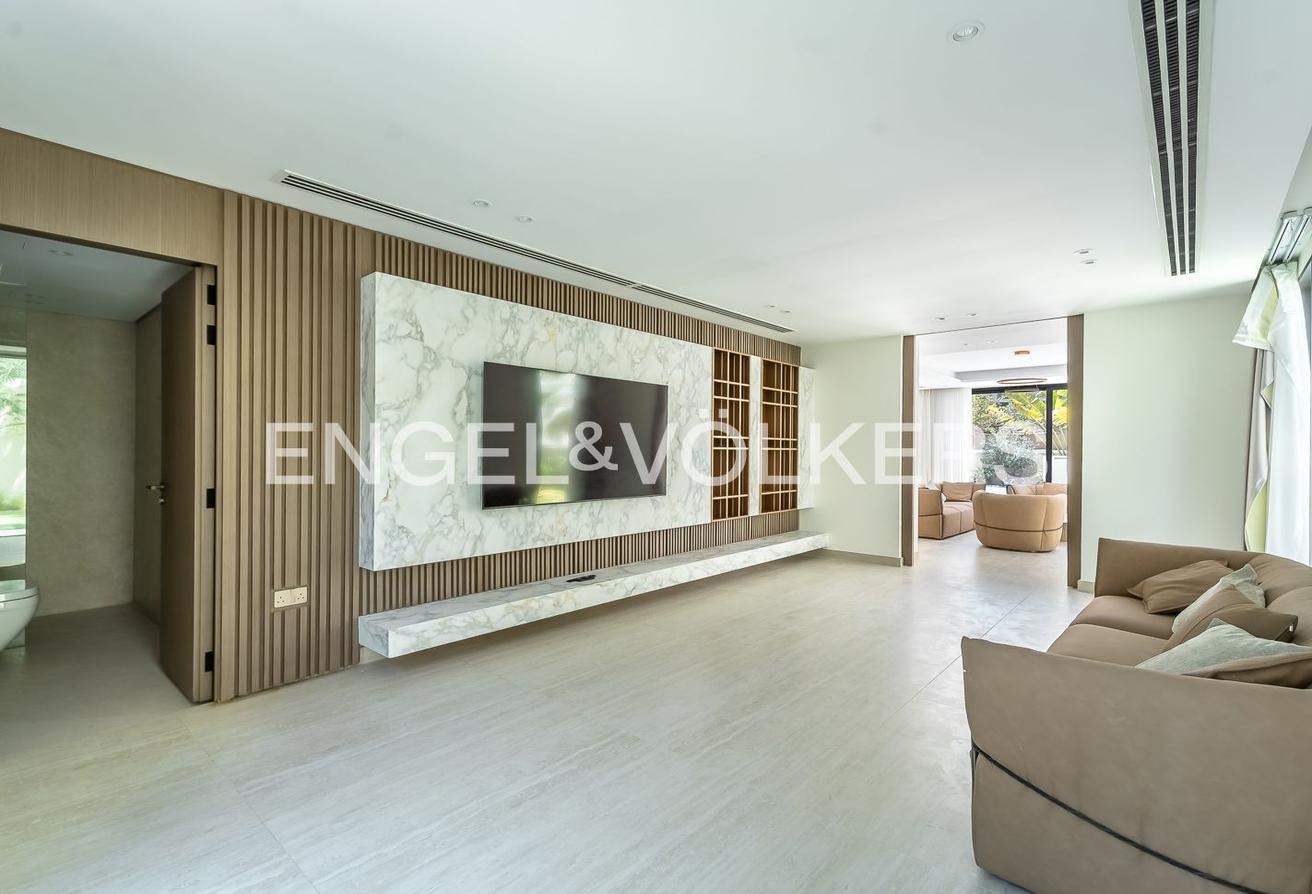 Fully Upgraded | Extended | Turnkey | Vacant Now photo 8