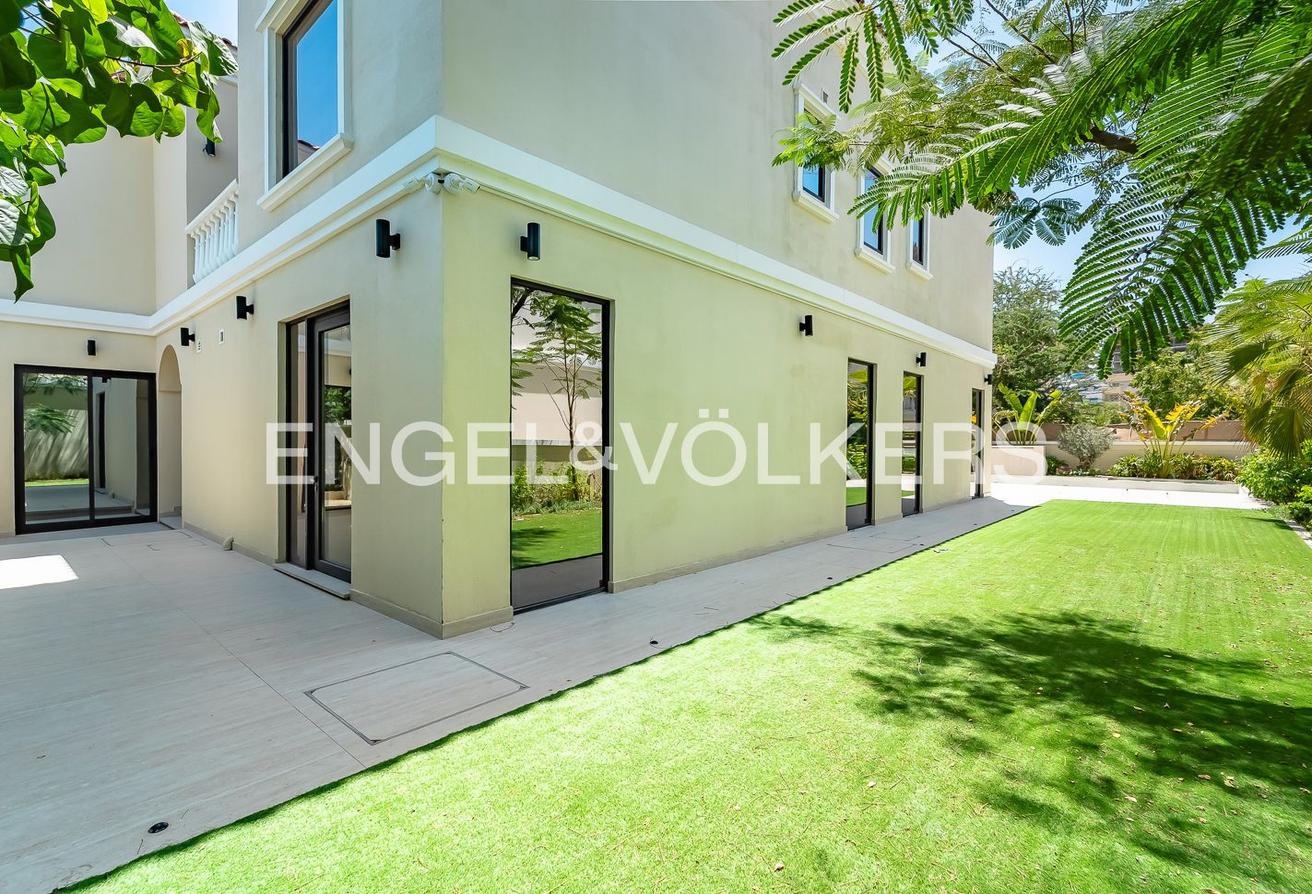 Fully Upgraded | Extended | Turnkey | Vacant Now photo 26