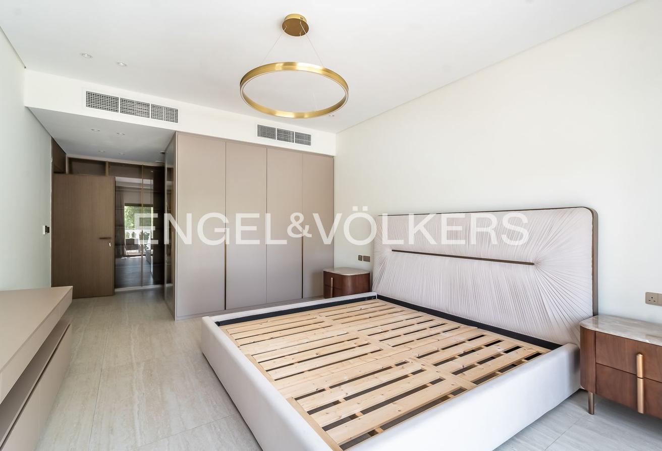 Fully Upgraded | Extended | Turnkey | Vacant Now photo 18