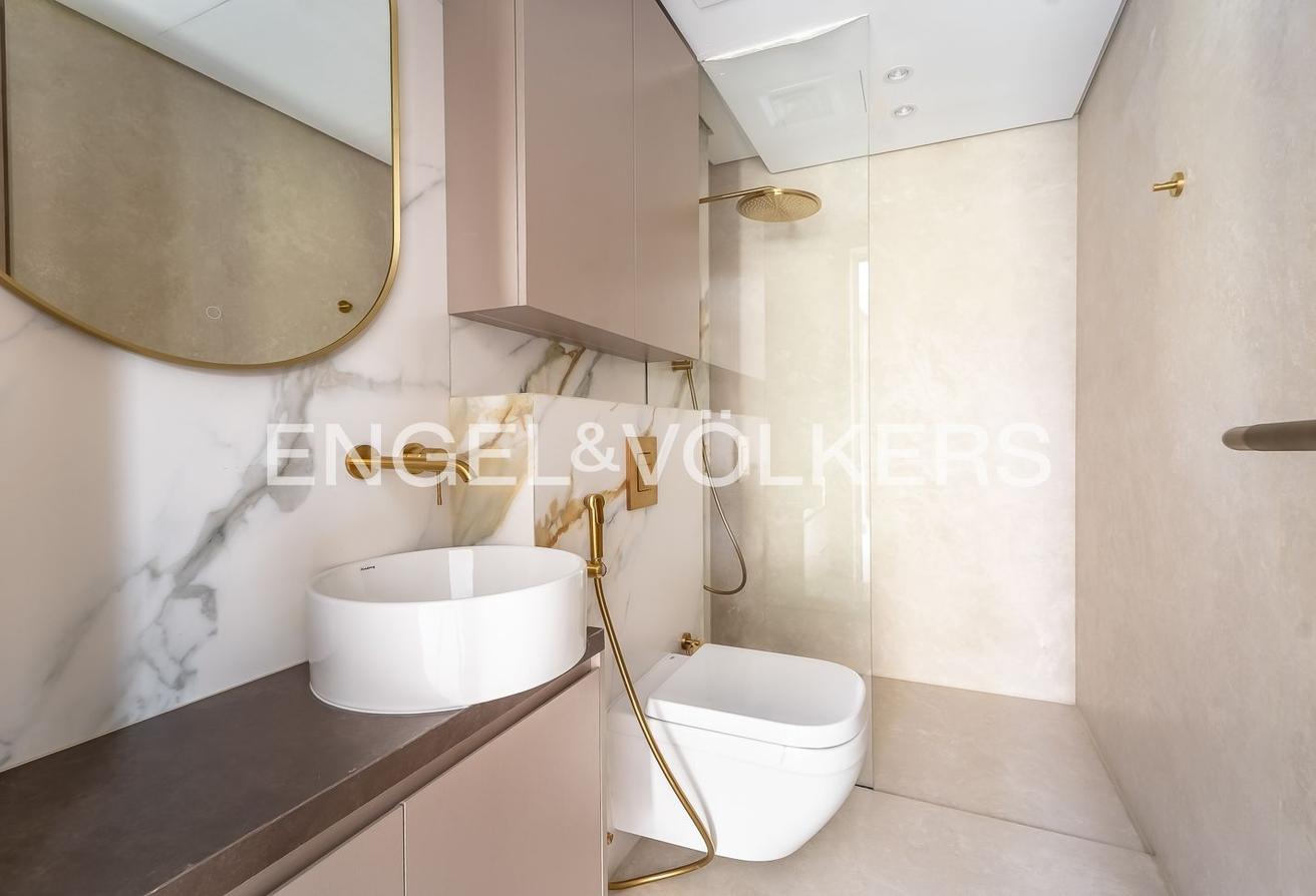 Fully Upgraded | Extended | Turnkey | Vacant Now photo 10