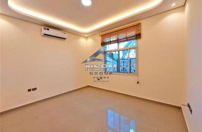 Apartment - Studio - 1 Bathroom for rent in Al Qubaisat - Al Mushrif - Abu Dhabi