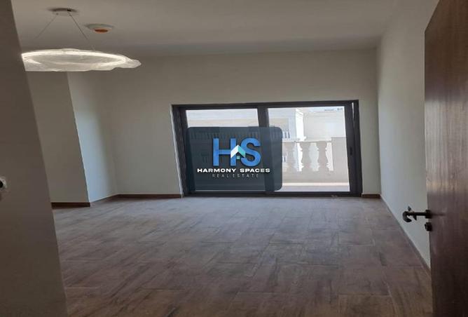 READY TO MOVE || BRIGHT UNIT || NEXT TO THE METRO photo 2