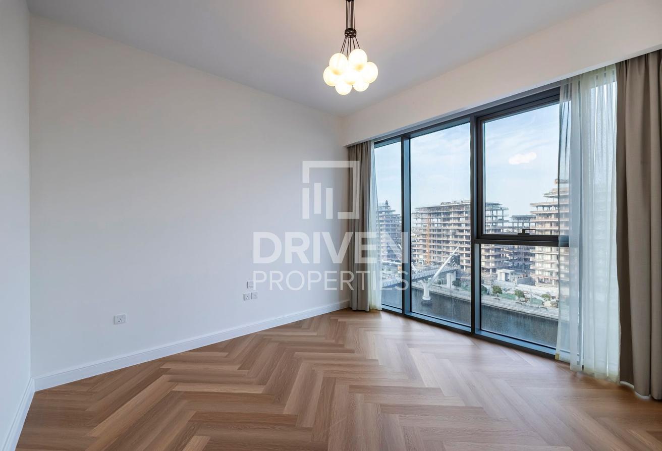 Corner Unit | Burj Khalifa and Canal View photo 13