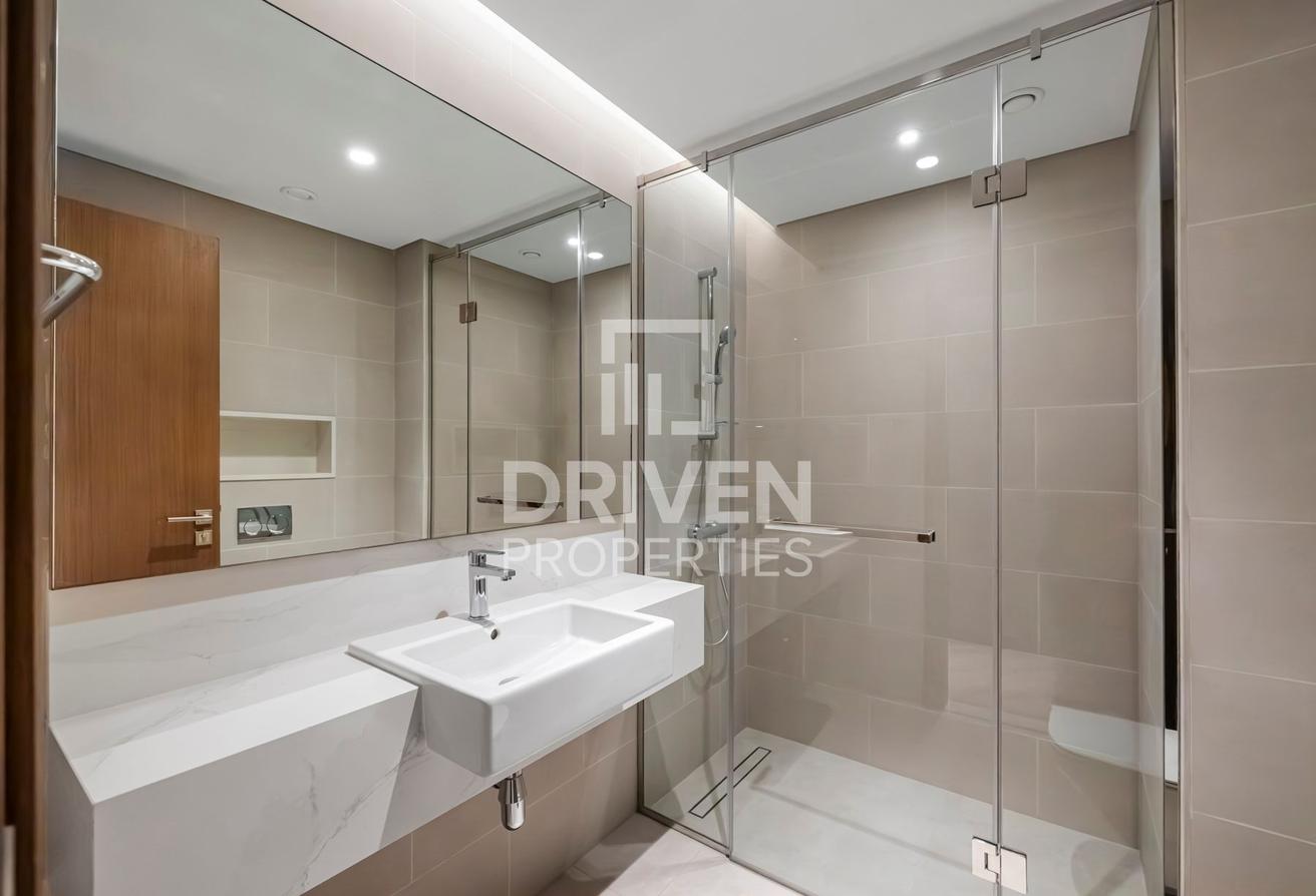 Corner Unit | Burj Khalifa and Canal View photo 18