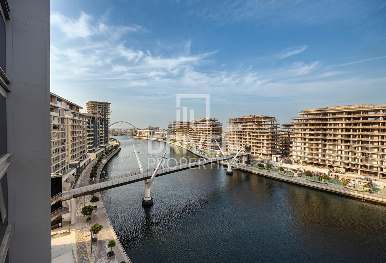 Corner Unit | Burj Khalifa and Canal View photo 22