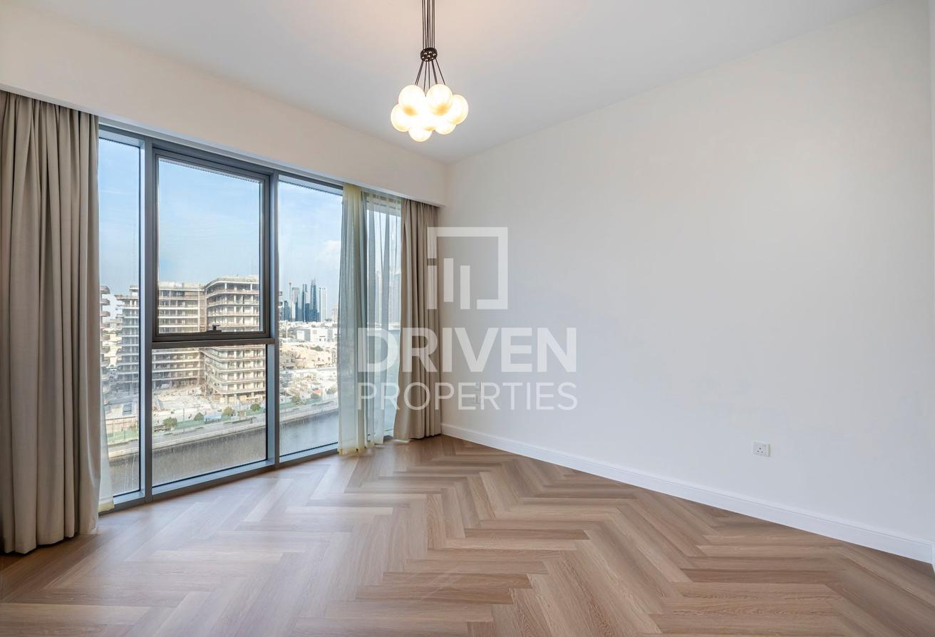 Corner Unit | Burj Khalifa and Canal View photo 10