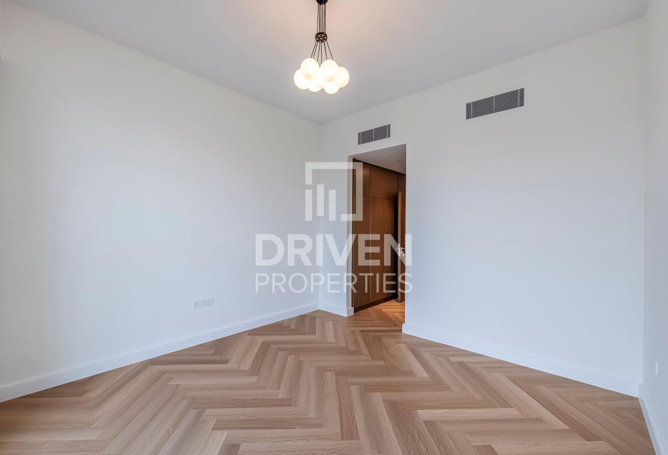 Corner Unit | Burj Khalifa and Canal View photo 8