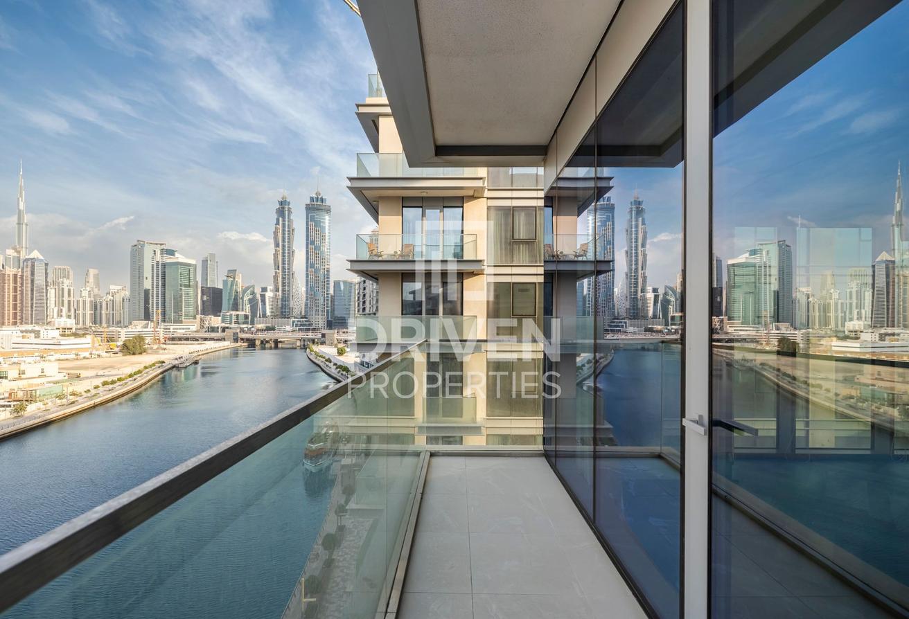 Corner Unit | Burj Khalifa and Canal View photo 21
