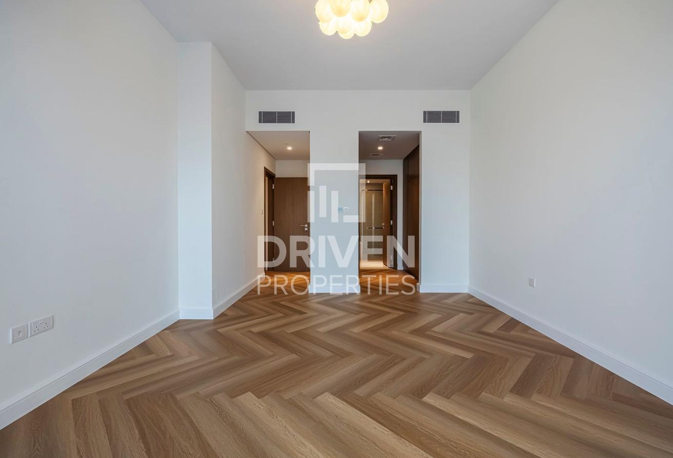 Corner Unit | Burj Khalifa and Canal View photo 16